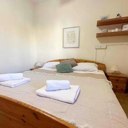 Ground Apt With Master Bedroom And Twin Bedroom Paphos Exterior photo