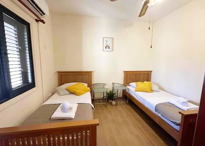Ground Apt With Master Bedroom And Twin Bedroom