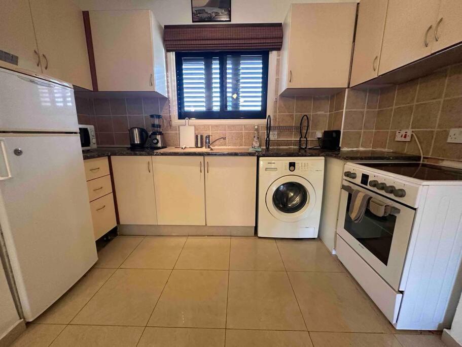 Ground With Master Bedroom And Twin Bedroom Apartament Paphos