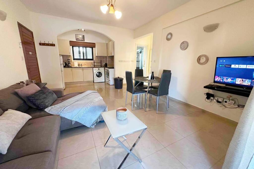 Apartman Ground With Master Bedroom And Twin Bedroom